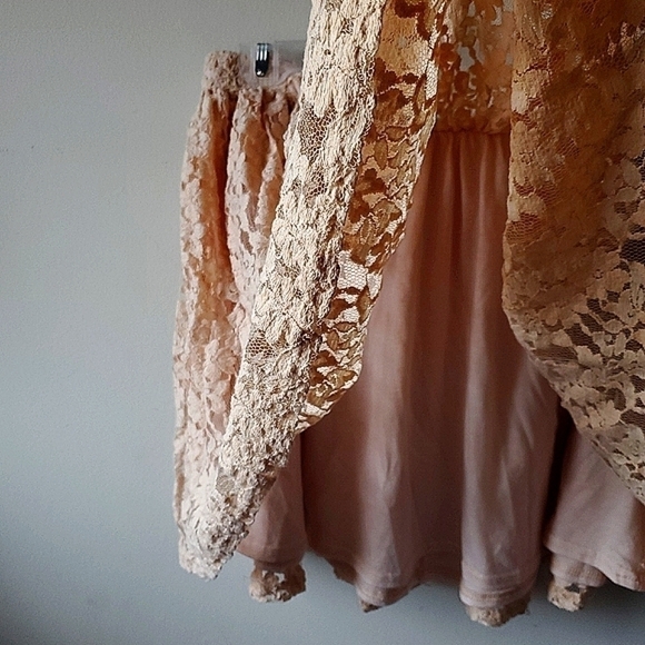 3/$15 Forever 21 LA lace Cream color skirt Size Small - Picture 4 of 12